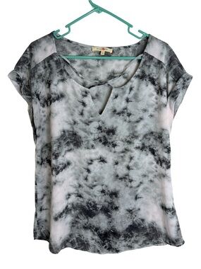 3/$20 Wishful Park Gray and White Tie-Dye Short Sleeve Blouse Size Large